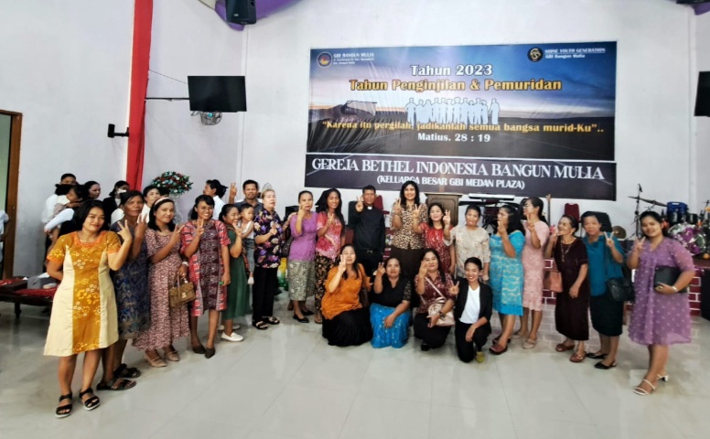 GBI Bangun Mulia Doakan Suryani Paskah Caleg DPR RI Partai PKB