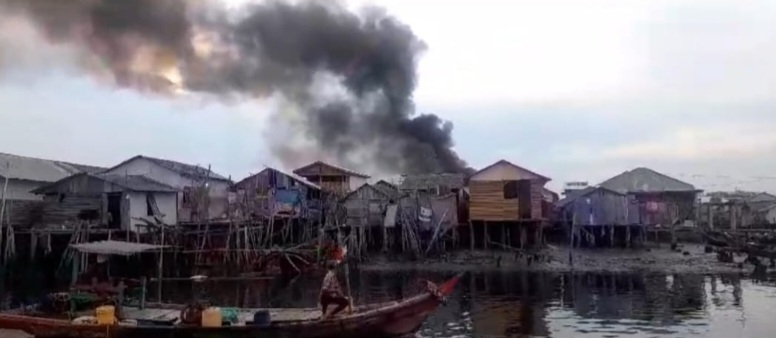 Lokasi Penyimpanan BBM Curian Terbakar