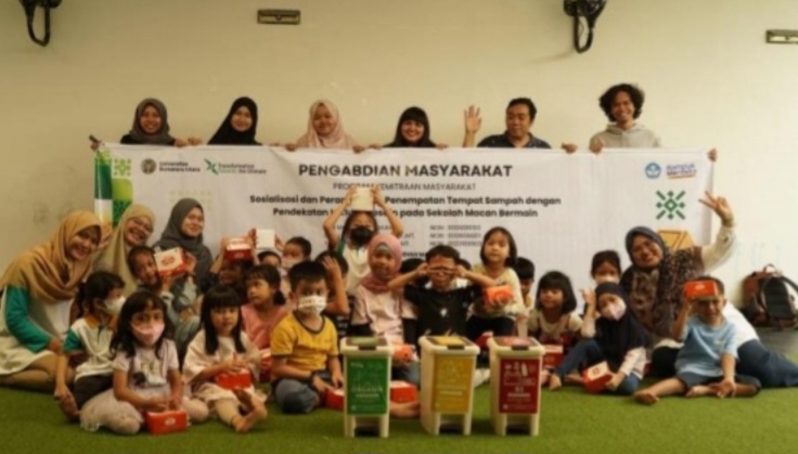 Anak Sekolah Diajar Memilah Sampah Melalui Kegiatan PPM