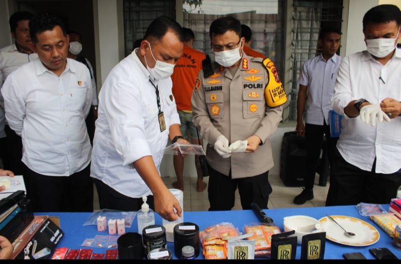 Polisi Gerebek Rumah Di Medan Perjuangan