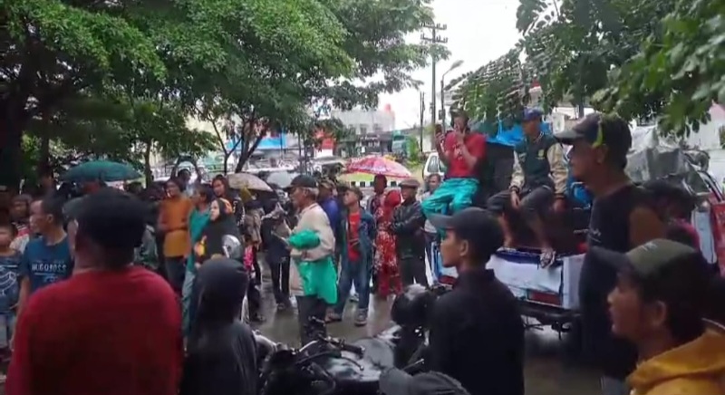 Tuntut Ganti Rugi Reklamasi, Nelayan Pancang Ambai Demo Pelindo