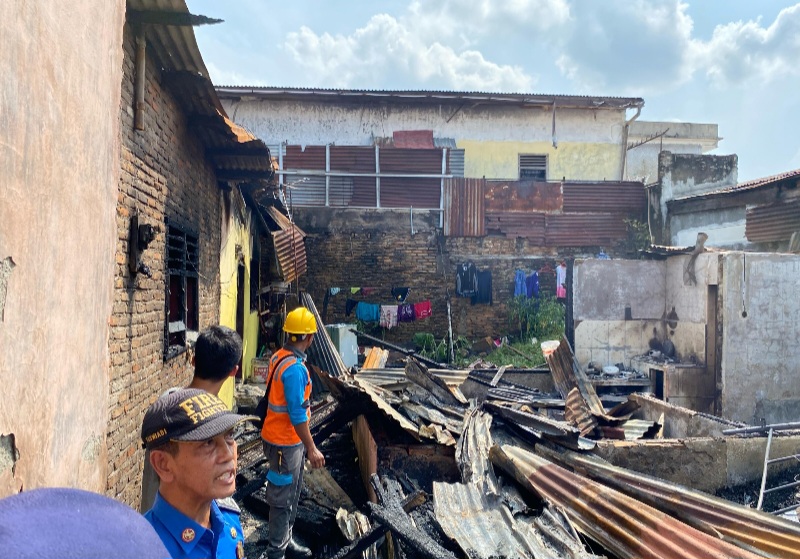 Lima Rumah Terbakar Di Megawati