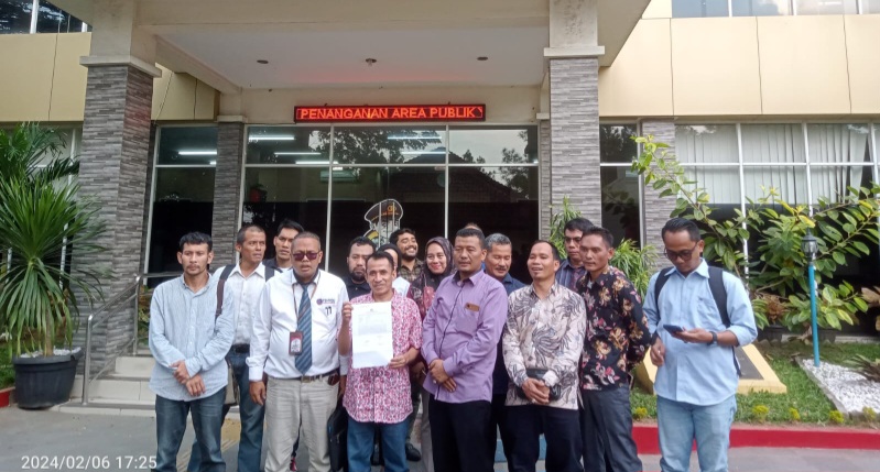 Didampingi 15 Pengacara, Wartawan Senior Laporkan Oknum Pj Bupati Tapteng