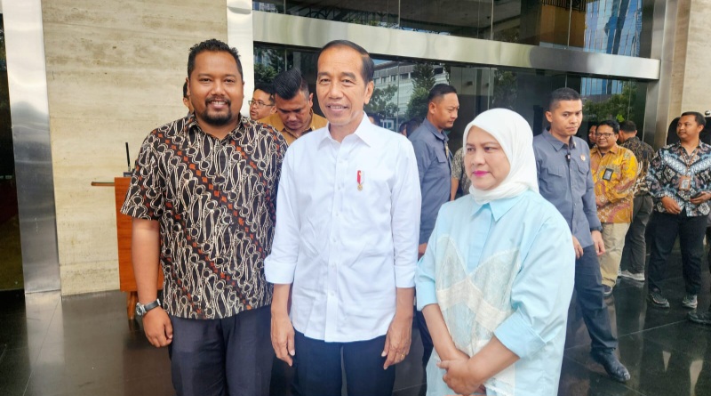 Caleg Helmax Alex Gembira Bisa Foto Bareng Dengan Pak Jokowi