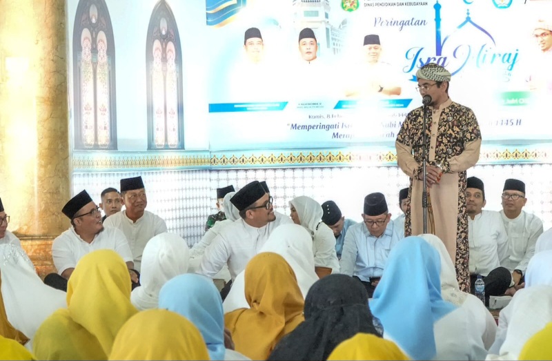 Bersama Ribuan Warga Bobby Nasution Peringati Isra Mikraj Di Mesjid Raya Al Mashun