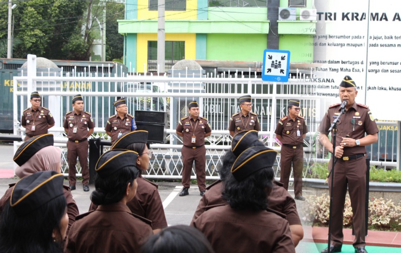 Pimpin Apel Pagi di Kejari Medan, Kajati Sumut Ajak Seluruh Jajaran Disiplin Dan Kompak