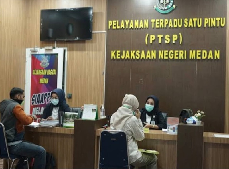 Kejari Medan Respon Tamu Di PTSP Dan Telah Tindaklanjuti Berkas Perkara Sesuai SOP
