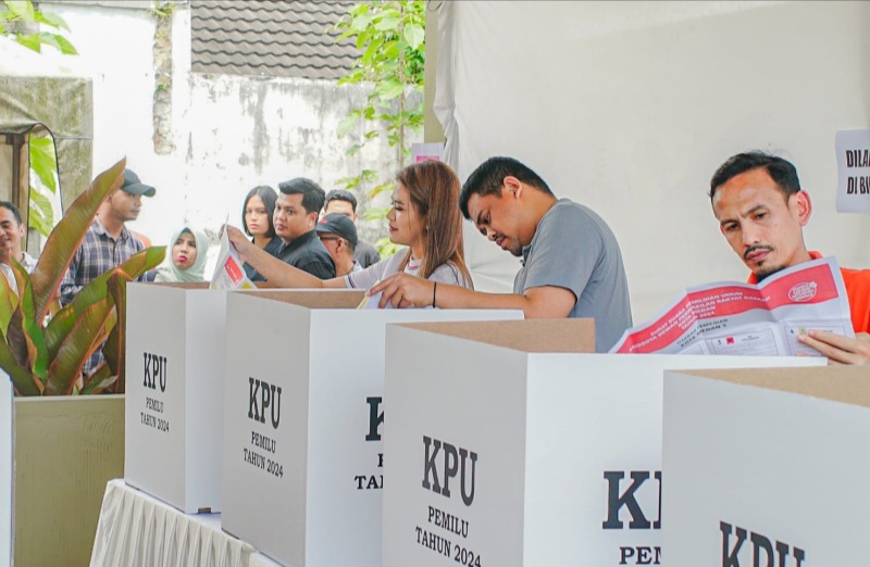 Bobby Nasution Dan Kahiyang Ayu Gunakan Hak Suaranya Di Pilpres 2024