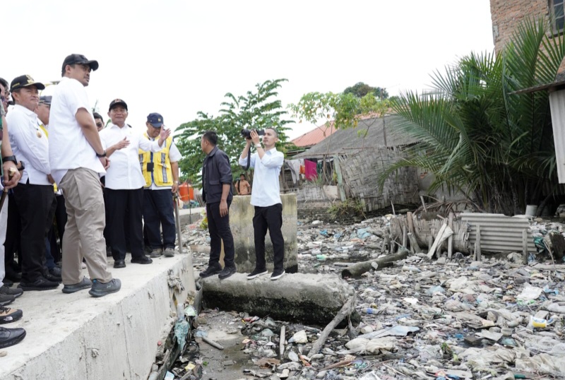 Lihat Progres Penataan Kawasan Atasi Kemiskinan Ekstrem, Bobby Nasution Dan Menko PMK Tinjau Belawan Bahari