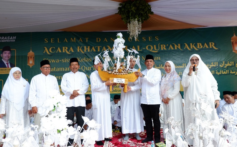 Doakan Siswa Kelas XII Lulus PTN, MAN 2 Model Gelar Khataman Alquran Akbar