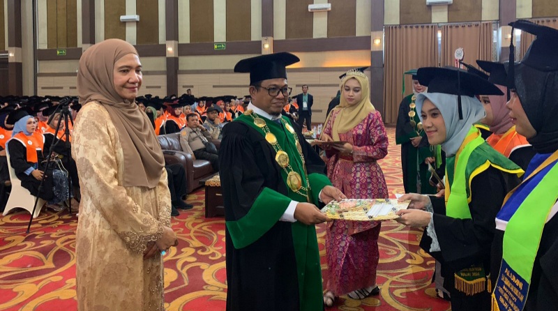 INSAN Binjai Wisuda 833 Sarjana Baru