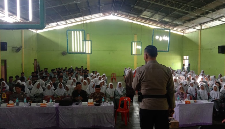 Kapolsek Medan Labuhan Beri Pembinaan Akhlak Dan Mental Kepada Siswa SMA PAB 2 Helvetia