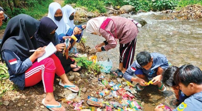 Ancaman Serius Sampah Sachet, Sungai Watch Tuntut Tanggung Jawab Produsen