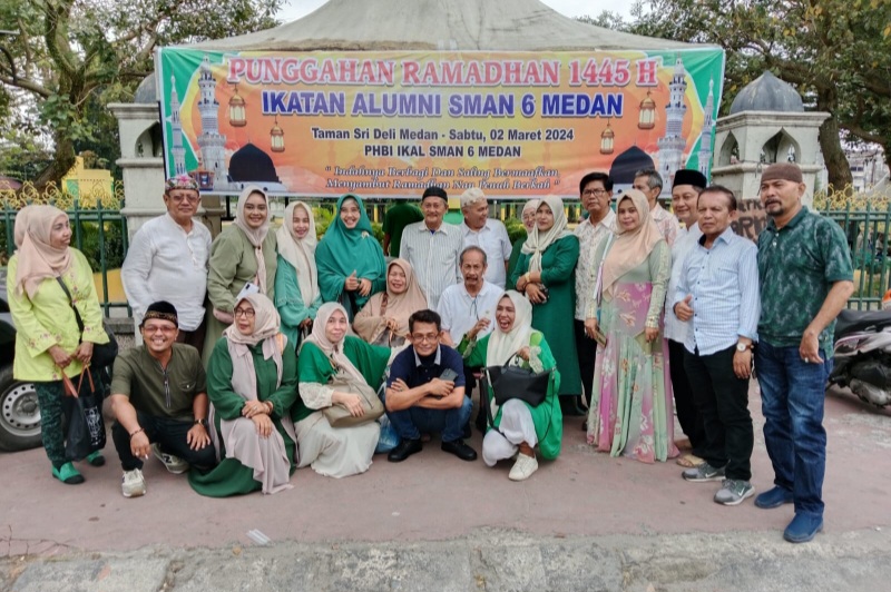 Sambut Ramadhan, IKAL SMAN 6 Bagikan Ratusan Nasi Bungkus Kepada Masyarakat