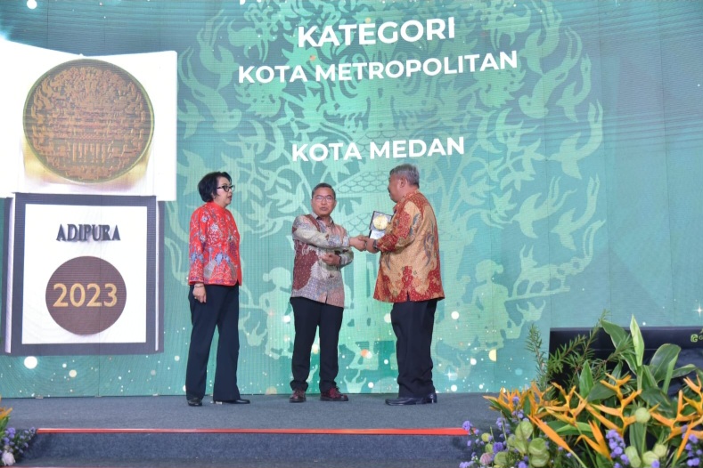 Setelah 12 Tahun, Bobby Nasution Berhasil Kembalikan Piala Adipura Ke Kota Medan