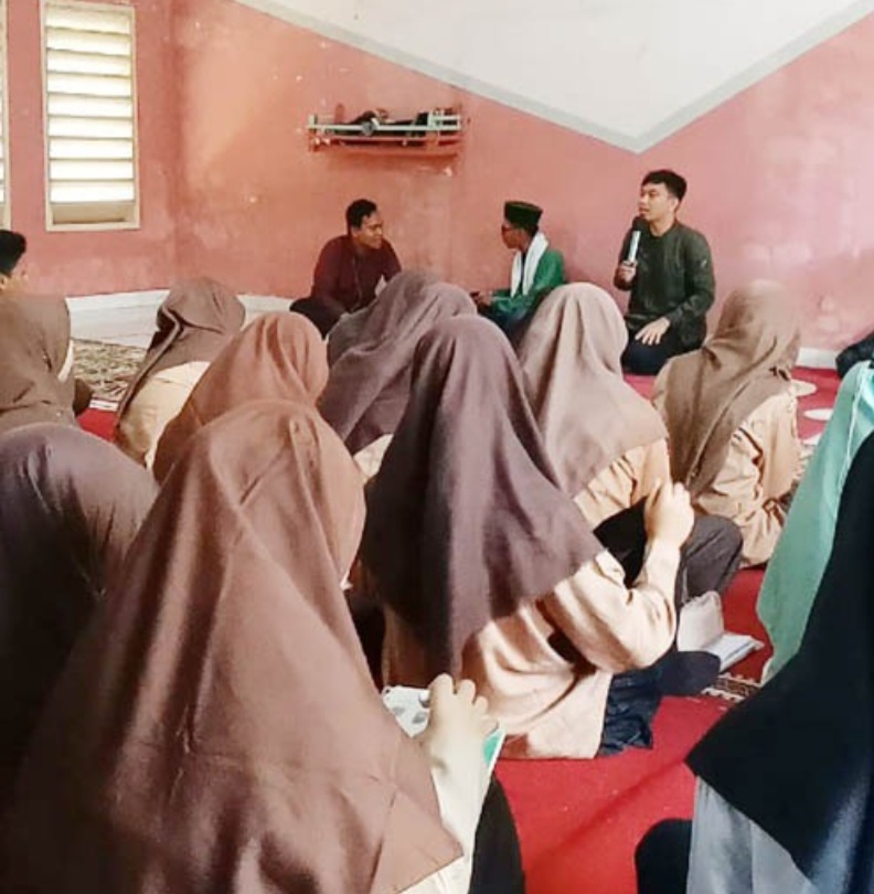 Siswa-Siswi SMP Az Zakiyah Islamic Leadership Ikuti Praktik Fardhu Kifayah