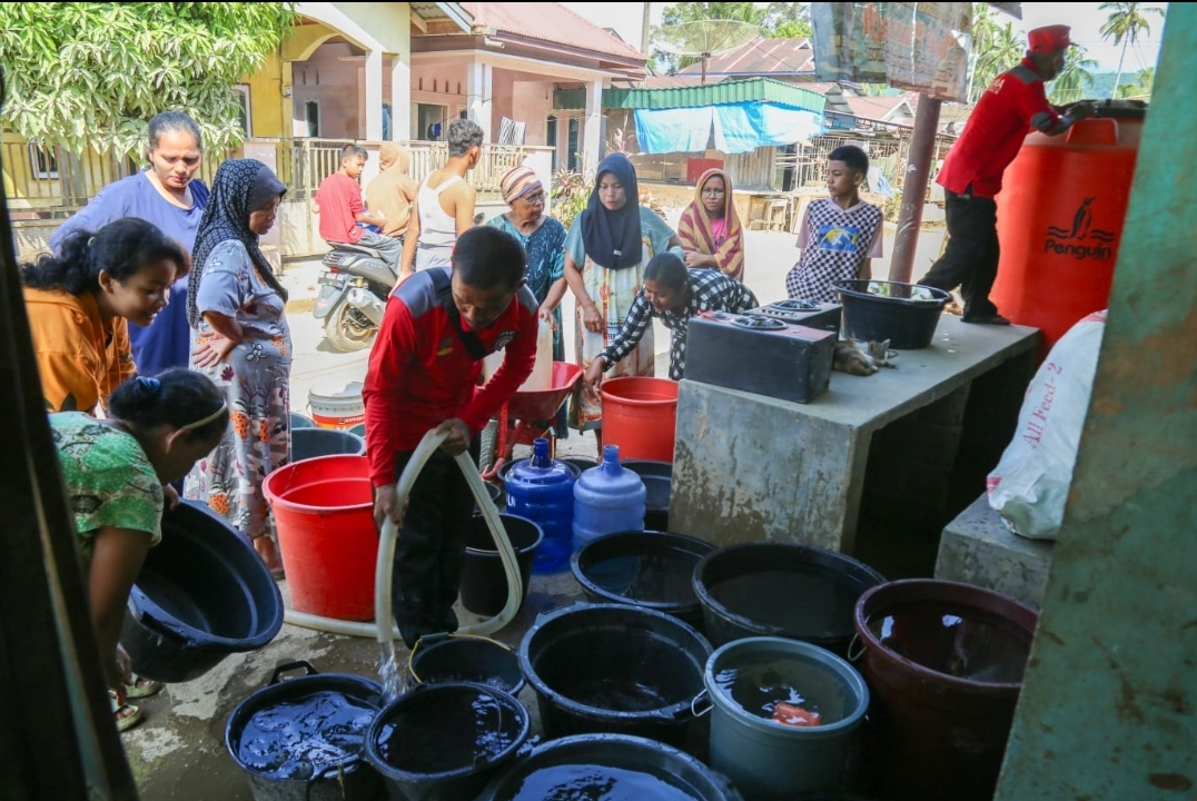 Kemensos Pasok Kebutuhan Air Bersih Warga Terdampak Banjir dan Longsor Pesisir Selatan