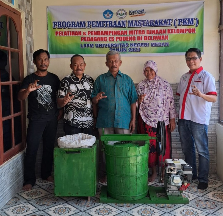 Dosen Unimed Bina Pedagang Es Podeng Belawan Melalui PKM