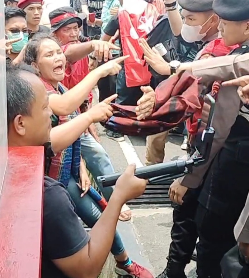 Demo Di Poldasu Ricuh, Masyarakat Simalungun Tuntut Ketua Komunitas Adat Dibebaskan