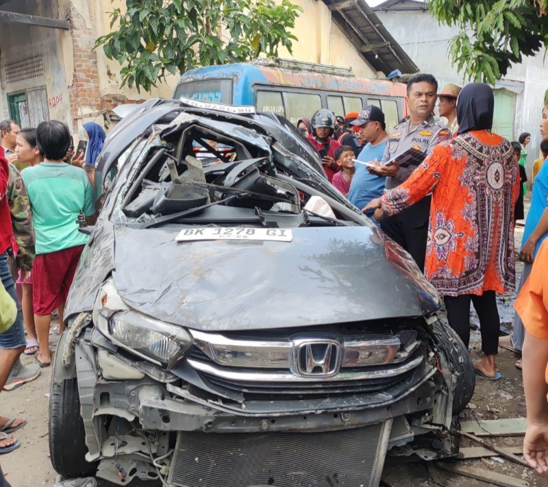 Mobil Ditabrak KA Lilawangsa, 4 Tewas Di Diski Sunggal