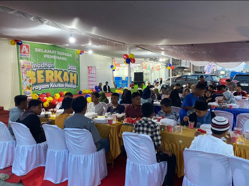 Warga Dolok Sanggul Menangkan Hadiah Uang Tunai Rp 10 Juta Dari Alfamidi