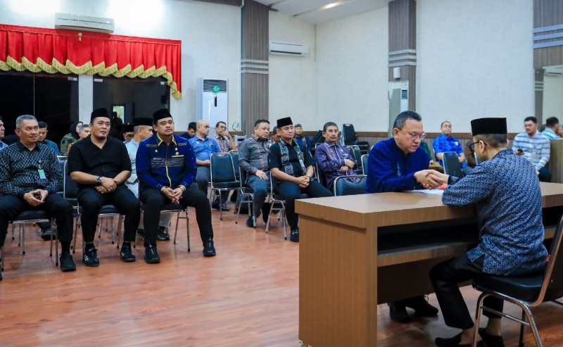 Bobby Nasution dan Jajaran Pemko Medan Tunaikan Zakat Mal melalui BAZNAS