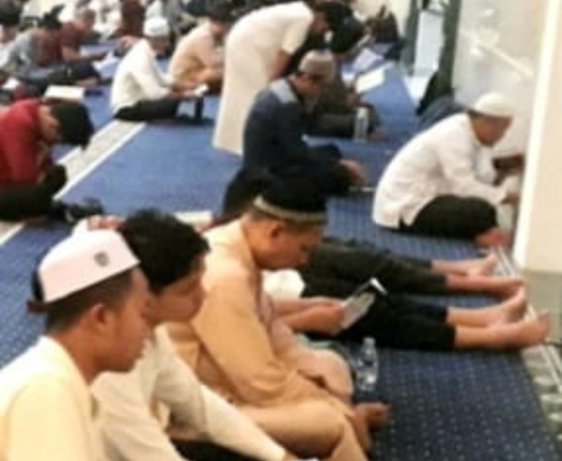 1.050 Umat Islam Iktikaf Di Masjid Agung