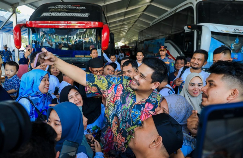 Warga Antusias Ikut Mudik Gratis Bareng Pemko Medan, Bobby Nasution Berangkatkan 6.060 Pemudik