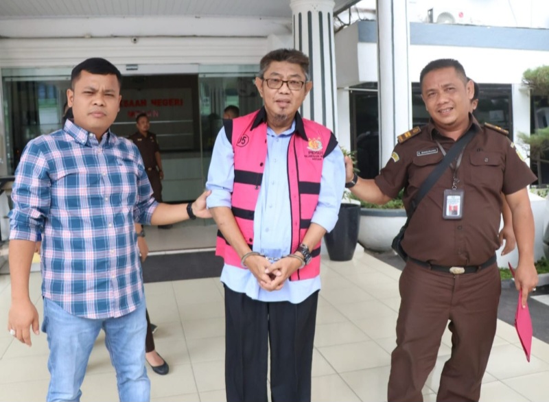 Kejari Tahan Eks Dirut RSUP H Adam Malik Tersangka Korupsi Rp8 M