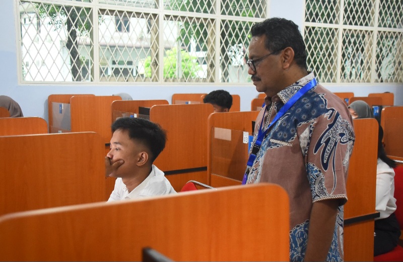 Rektor Tinjau Pelaksanaan UTBK-SNBT 2024 Di Unimed