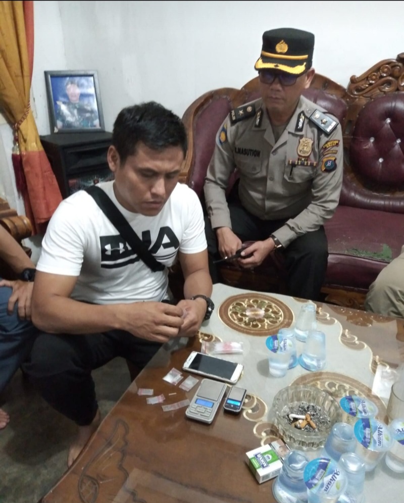 Sempat Kabur, Pengedar Narkoba Berhasil Diciduk Di Jl. Pelita V
