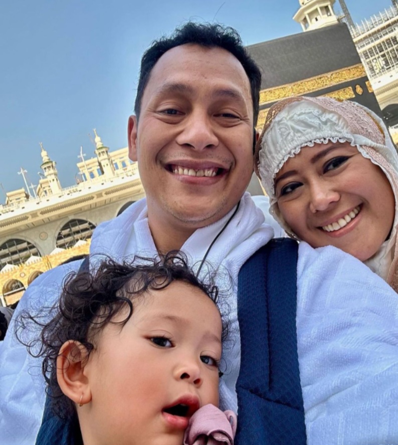 Nggak Perlu Khawatir Bayi Rewel Saat Umrah, Ini Tips Dari Meutya Hafid