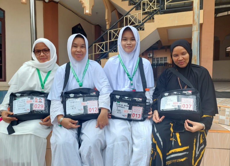 Salwa Ar Royyan: Alhamdulillah Bersama Mama Dan Abang Laksanakan Ibadah Haji