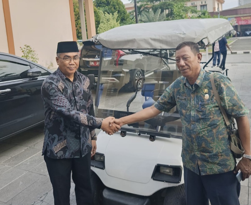 Kepala UPT Asrama Haji Medan Terima Mobil Golf Dari Wali Kota
