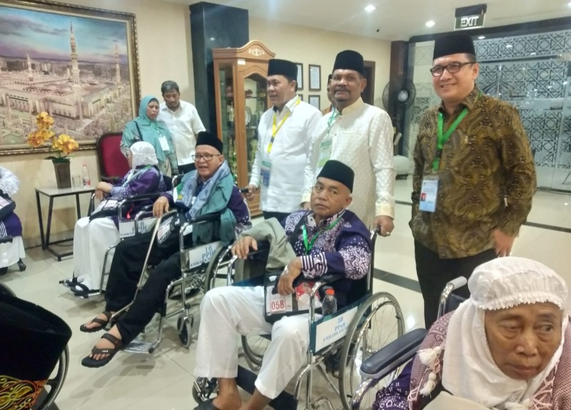 Ketua IPHI Sumut Dan Kakanwil Kemenagsu Lepas Calhaj 356 Kloter 8