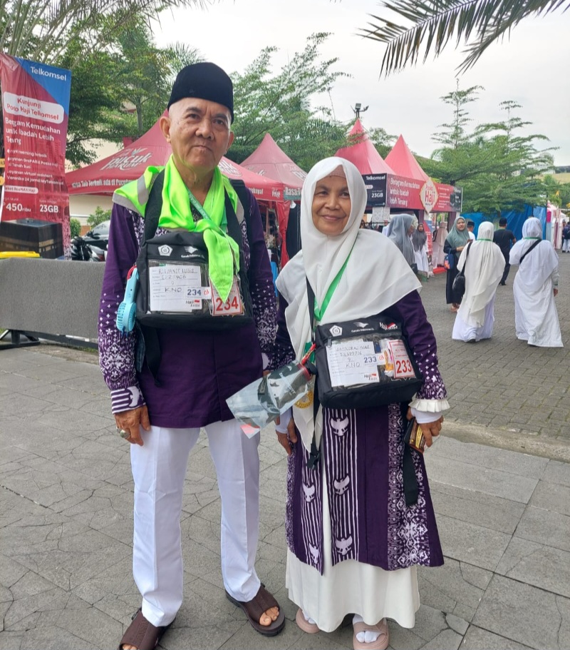 Akhirnya Keinginan Berhaji Bersama Isteri Terpenuhi