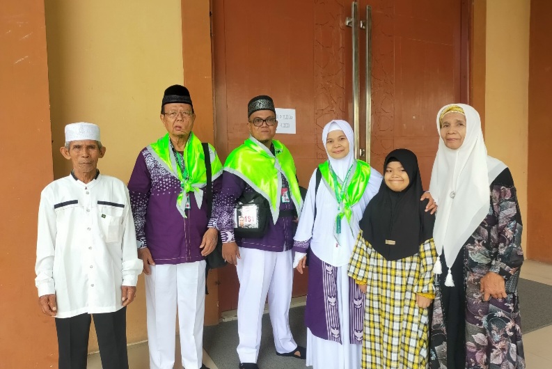 Bahagianya Khairil Anwar Berhaji Bersama Keluarga