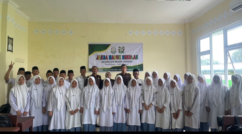Kejari Langkat Penyuluhan Hukum Jaksa Masuk Sekolah Di MAN 1