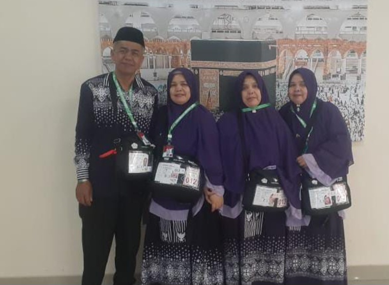Kakak Beradik Dan Ipar Berangkat Bersama Ke Tanah Suci