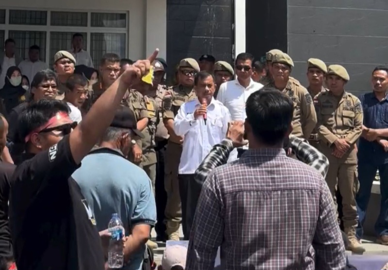 Kisruh Di Kebun PTPN IV Muara Upu Belum Berakhir, Asisten I Ditantang Cabut SK Bupati Tapsel