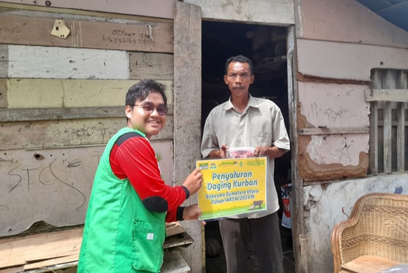 Yakesma Salurkan Daging Kurban Dari Pertamina Dan PT Tirta Medical Indonesia
