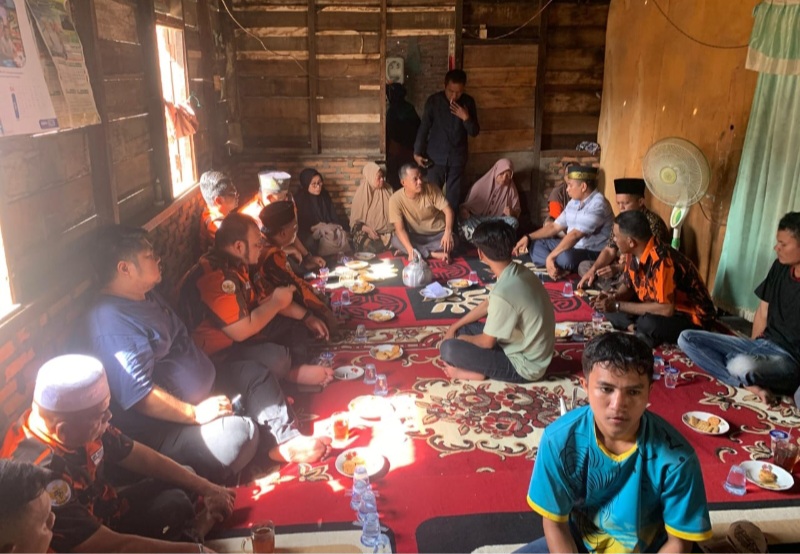 Relawan PMA-AFN Santuni Keluarga Korban Hanyut Di Huristak