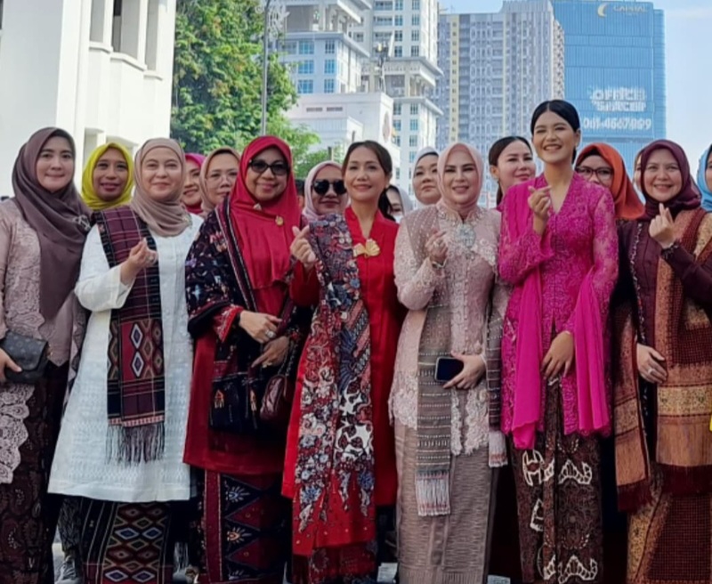 FKMI Sumut Meriahkan Parade Kebaya Nusantara