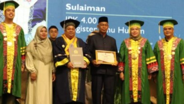 Pimpinan Dompet Dhuafa Waspada Sulaiman Raih IPK 4.00