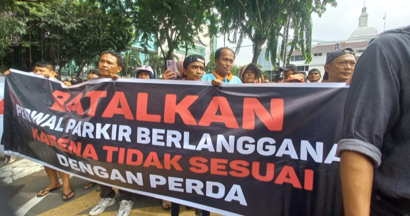 Puluhan Jukir Aksi Di DPRD Medan Tolak Parkir Berlangganan