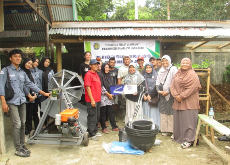USU Berikan Dukungan Alat Tingkatkan Produksi Kompos di Langkat