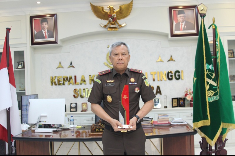 Kajati Sumut Idianto Terima Penghargaan CNN Awards 2024 Kategori "Law Enforcement Excellence"