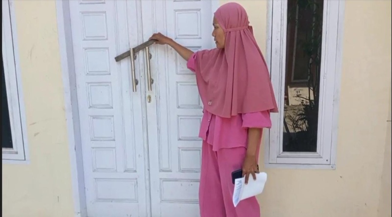 Viral Di Medsos, Maling Ganjal Pintu Rumah Warga, Bawa Kabur Sepedamotor