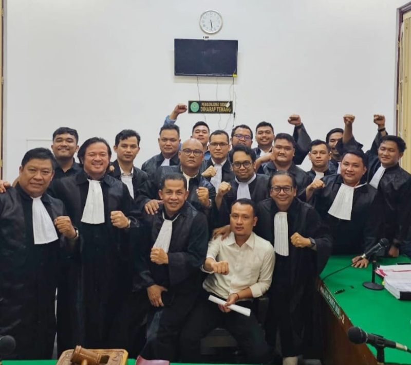 Puluhan Advokat Beri Dukungan Louis Jauhari Di PN Medan