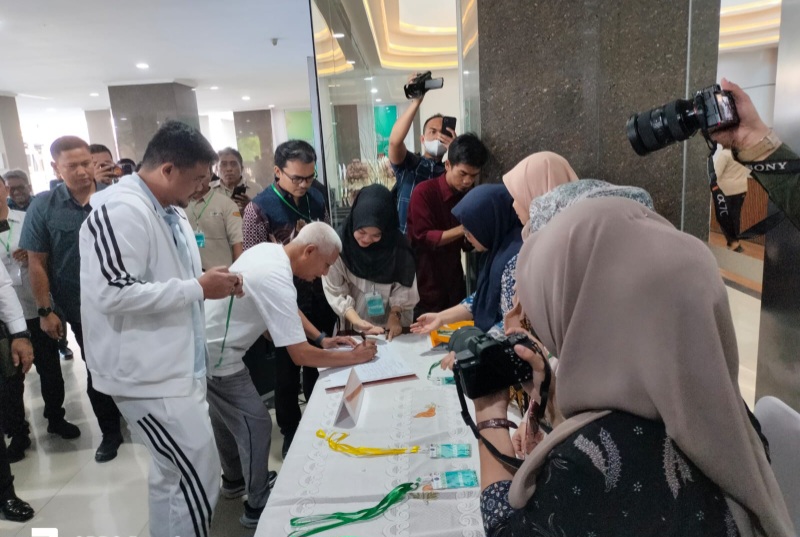 Paslon Gubsu Bobby dan Surya Jalani Pemeriksaan Kesehatan Di RS Adam Malik